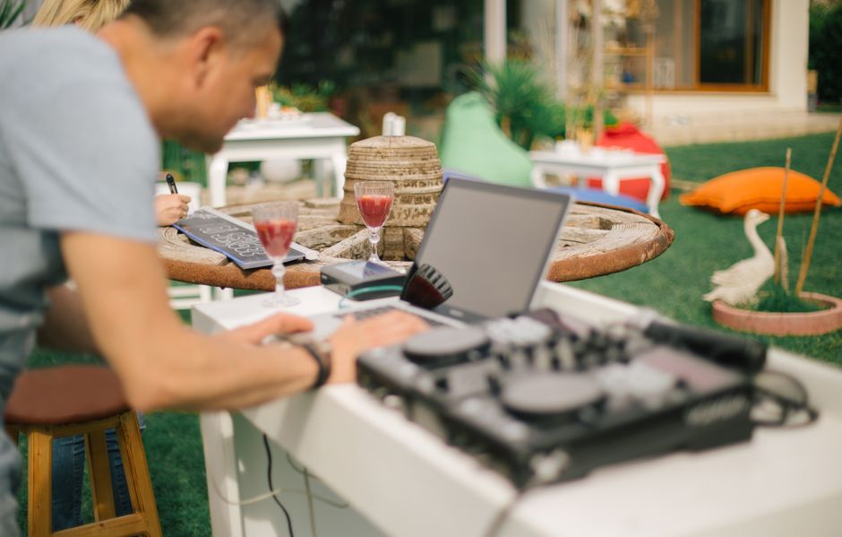 La música perfecta para tu boda: ¿Por qué elegir un DJ?