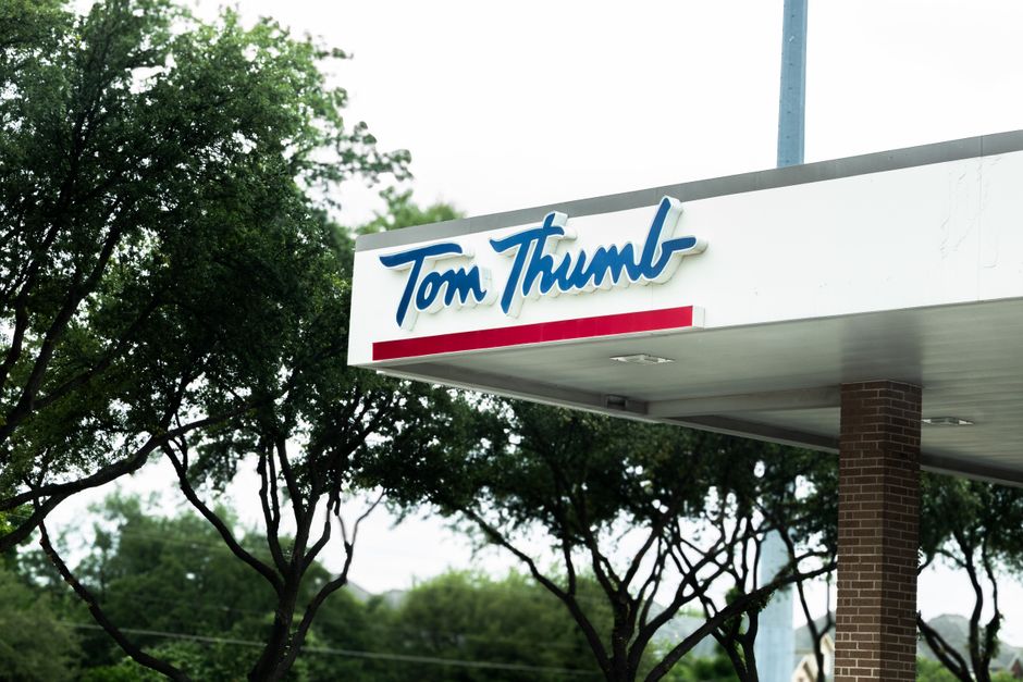 The Essential Guide to Choosing a Vinyl Sign Company