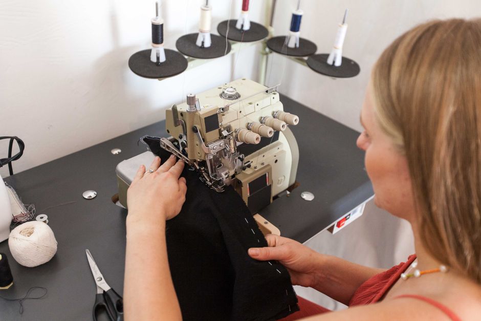 The Rise of Custom Clothing Manufacturers in Today’s Fashion Industry